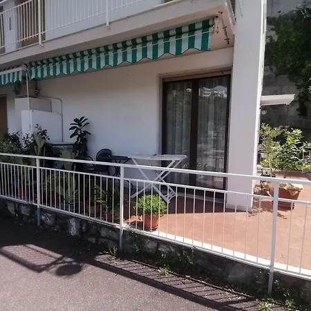 Δωμάτια σε οικογενειακή κατοικία La Dolce Riviera Liguria Αλάσιο
