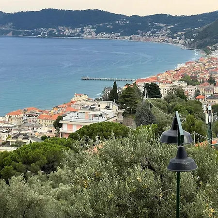 Δωμάτια σε οικογενειακή κατοικία La Dolce Riviera Liguria Αλάσιο